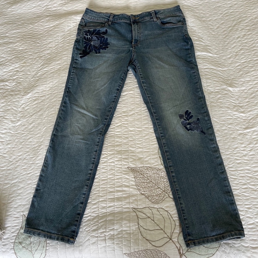 🌺 BASS Floral Accent Straightleg Jeans 🌺